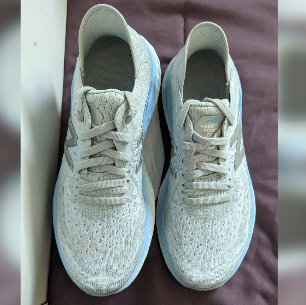 New Balance athletic shoes - Picture 3 of 3